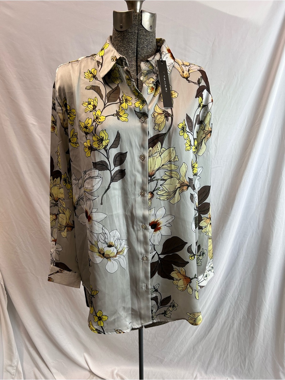 NWT T Tahari Yellow Floral Satin Blouse on Light Gray - Size Small
